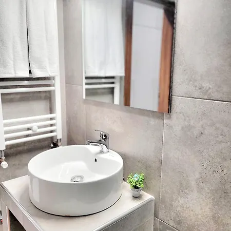 Urban Chic By Goldenland Apartament *