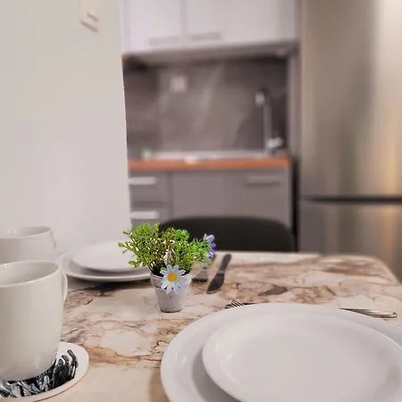 Urban Chic By Goldenland Apartament